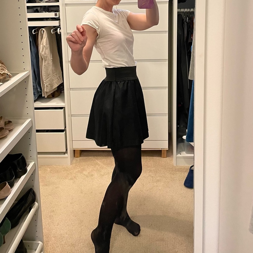 Bcbgirls black skirt. Size medium. Fits like petite xs.